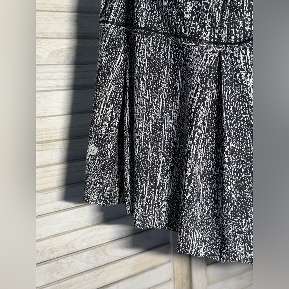 Lululemon Lost In Pace Skirt Size 8 Air Time White Black Athletic Skort - Picture 3 of 5